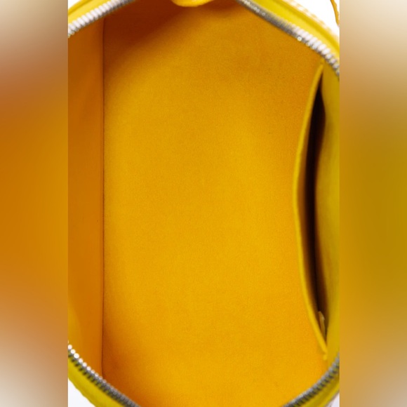 Louis Vuitton Brand New Small Alma Bag - Bought in Europe Never use retail $2280 - Picture 14 of 15